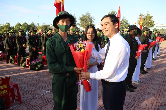 Bình Thuận: Hơn 1.600 thanh niên lên đường nhập ngũ - Ảnh 1.