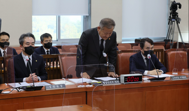 Quốc hội Hàn Quốc bỏ phiếu luận tội bộ trưởng trong vụ giẫm đạp Itaewon  - Ảnh 1.