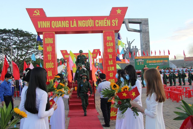 Ninh Thuận 1.115 thanh niên lên đường nhập ngũ - Ảnh 1.