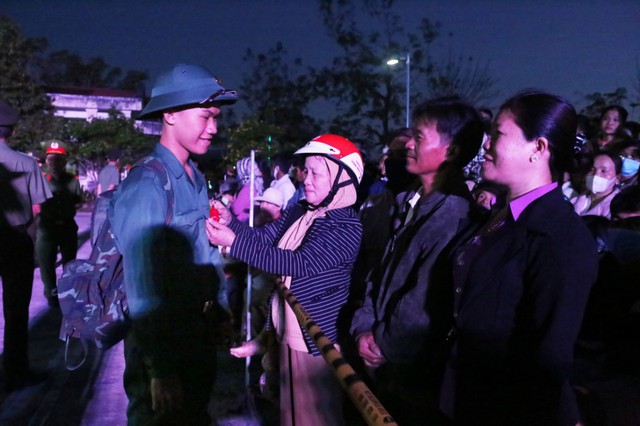 Ninh Thuận 1.115 thanh niên lên đường nhập ngũ - Ảnh 4.