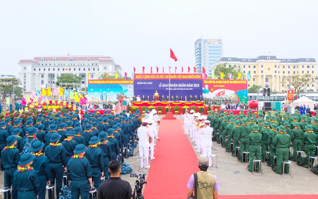 Đà Nẵng: Cán bộ Sở NN-PTNT gác lại công việc lên đường nhập ngũ  - Ảnh 1.