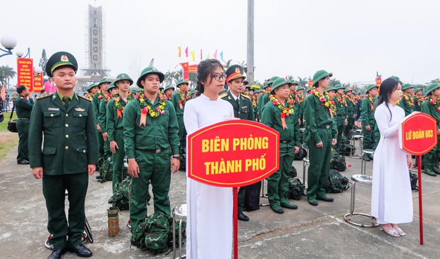 Đà Nẵng: Cán bộ Sở NN-PTNT gác lại công việc lên đường nhập ngũ  - Ảnh 2.