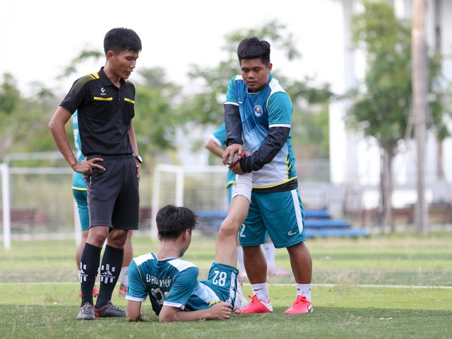 'Cuộc đấu tay ba' hấp dẫn của bóng đá sinh viên - Ảnh 14.