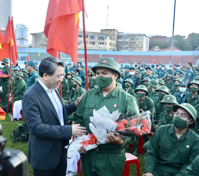 2.151 thanh niên Khánh Hòa lên đường nhập ngũ - Ảnh 1.