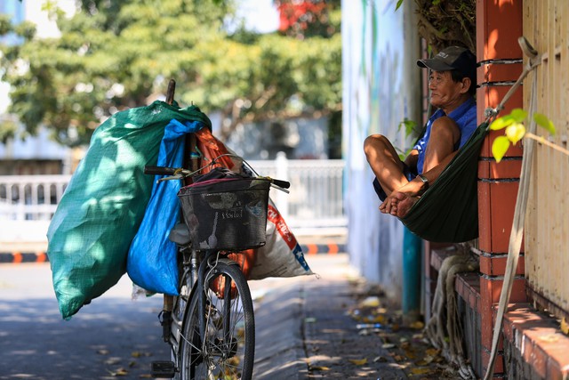 TP.HCM đang ở thời điểm nắng nóng đỉnh điểm trong năm - Ảnh 2.