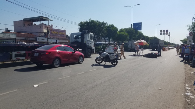 TP.HCM: Nam học sinh trên đường đi học gặp tai nạn tử vong - Ảnh 1.