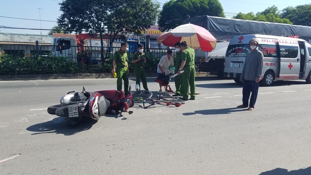 TP.HCM: Nam học sinh trên đường đi học gặp tai nạn tử vong - Ảnh 2.