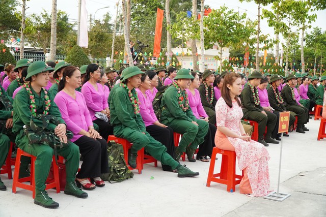 Hơn 2.400 tân binh ở Vĩnh Long, Trà Vinh hăng hái lên đường bảo vệ Tổ quốc - Ảnh 5.