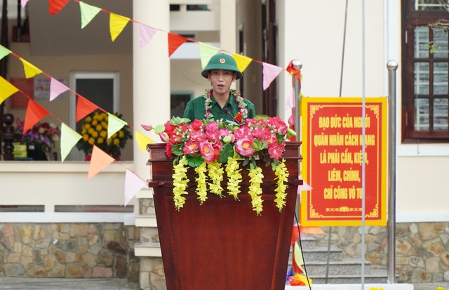 Hơn 2.400 tân binh ở Vĩnh Long, Trà Vinh hăng hái lên đường bảo vệ Tổ quốc - Ảnh 7.