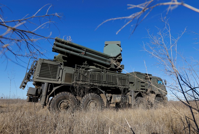 Chiến sự ngày 351: Nga tấn công pháo binh Ukraine, Kyiv sẽ được cấp chiến đấu cơ? - Ảnh 1.