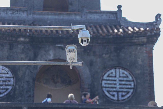Thừa Thiên - Huế sẽ tăng cường camera giám sát tại các điểm xảy ra tình trạng cò mồi, chèo kéo khách du lịch để xử lý.