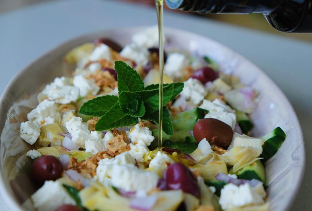 Salad chay vùng Địa Trung Hải ngon vị, lạ miệng, dễ làm  - Ảnh 2.