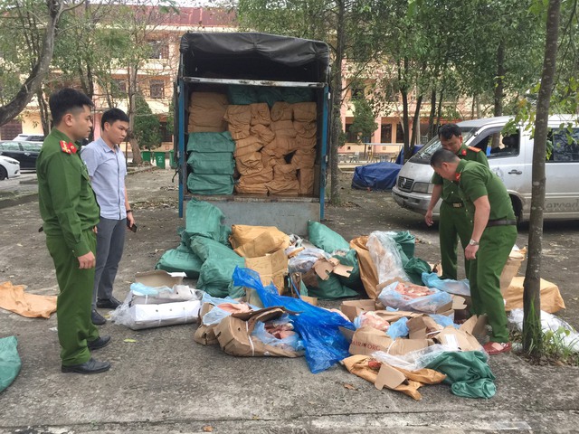 Phát hiện 172 bao tải chứa 5.9 tấn sản phẩm động vật ở vùng biên Quảng Trị - Ảnh 1.
