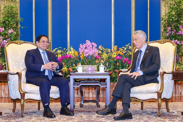 Thủ tướng đề nghị Singapore hỗ trợ phát triển cán bộ cấp chiến lược - Ảnh 2.