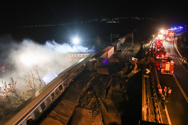 Hai đoàn tàu hỏa đâm nhau ở Hy Lạp, 16 người chết - Ảnh 1.