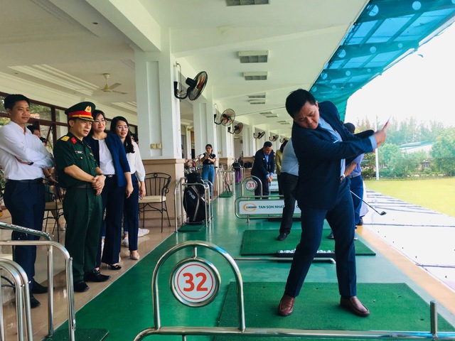 TP.HCM đón đoàn khách du lịch golf đầu tiên - Ảnh 1.