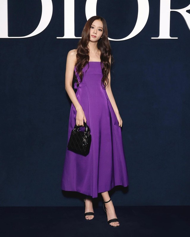 Jisoo BlackPink, Châu Bùi mặc ấn tượng dự show Dior Thu Đông 2023 - Ảnh 1.
