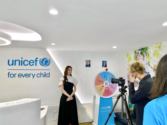 Hoa hậu Lương Thùy Linh đại diện Việt Nam tham dự sự kiện của UNICEF tại Thái Lan - Ảnh 2.