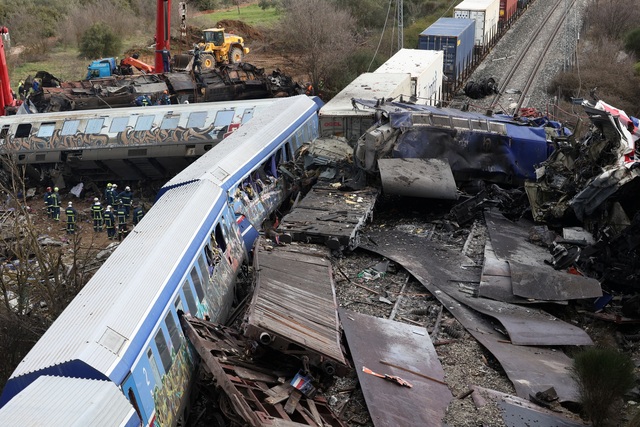 Hy Lạp bắt giữ quan chức tàu hỏa sau tai nạn đường sắt thảm khốc - Ảnh 1.