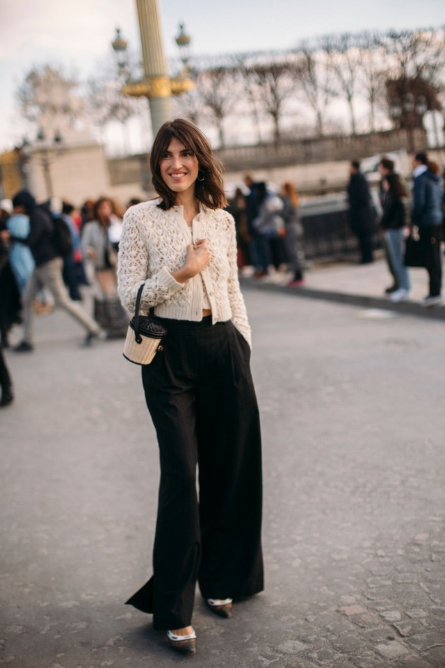 Ngoài quần jeans, phụ nữ Pháp đang dành tình yêu cho những mẫu quần thanh lịch này - Ảnh 5.