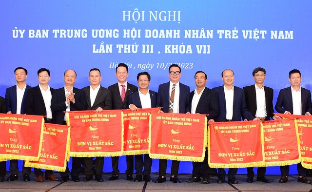 Ông Hoàng Bình Quân làm Chủ tịch danh dự TƯ Hội Doanh nhân trẻ Việt Nam - Ảnh 3.