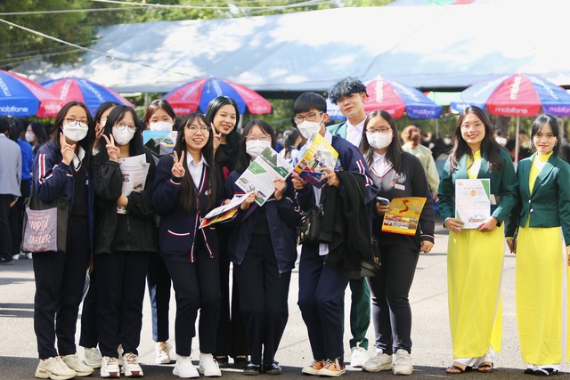 TVMT tại Đà Lạt:Thích thú khi sinh viên hóa trang thành thiếu nữ Nhật Bản, Hàn Quốc  - Ảnh 14.