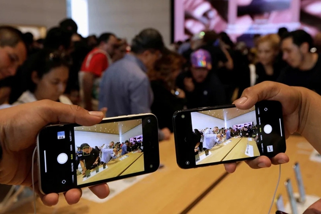 Apple nỗ lực thoát khỏi sự phụ thuộc vào màn hình iPhone - Ảnh 1.