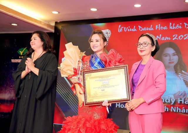 Nữ doanh nhân Wendy Hà nhận danh hiệu Hoa khôi Việt Nam 2023