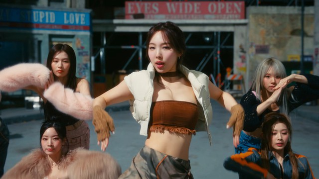 Hết bánh bèo, TWICE biến hoá từ quyến rũ đến cá tính trong MV mới - Ảnh 7.