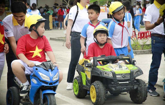 Quảng Ngãi: Hơn 700 học sinh và giáo viên tham gia 'Ngày hội ATGT' - Ảnh 3.