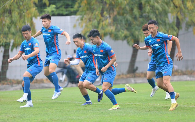'Cầu thủ Việt Nam cần đá 40 trận mỗi năm, V-League nên kéo dài 10 tháng' - Ảnh 1.