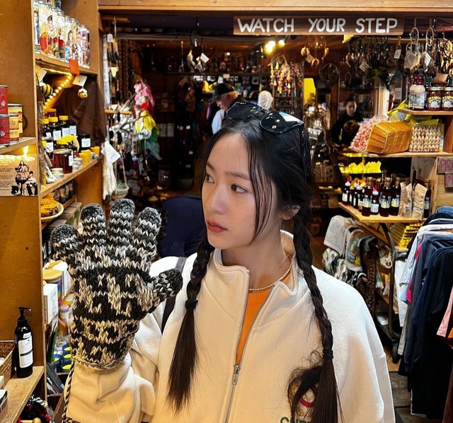 Bắt trend cùng các idol xứ Hàn với kiểu tóc buộc hai bên siêu dễ thương - Ảnh 9. Bắt trend cùng các idol xứ Hàn với kiểu tóc buộc hai bên siêu dễ thương - Ảnh 9.