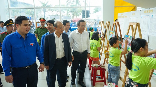 Người trẻ ở Đà Nẵng hưởng ứng xây dựng văn hóa giao thông an toàn   - Ảnh 4.