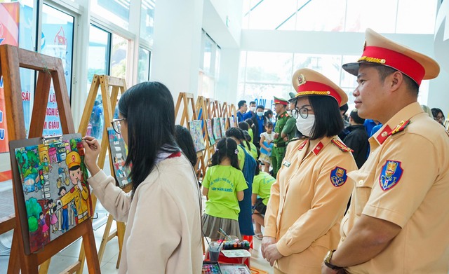 Người trẻ ở Đà Nẵng hưởng ứng xây dựng văn hóa giao thông an toàn   - Ảnh 5.
