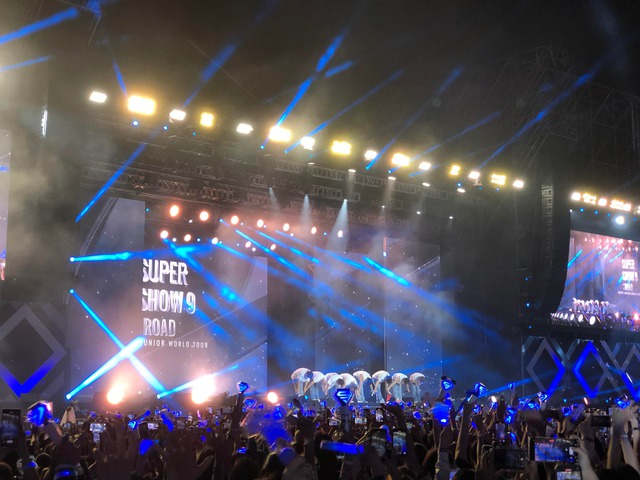 Concert của Super Junior tại TP.HCM gây tranh cãi - Ảnh 1.