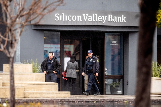 Cảnh sát tại trụ sở của SVB ở Santa Clara, bang California ngày 10.3