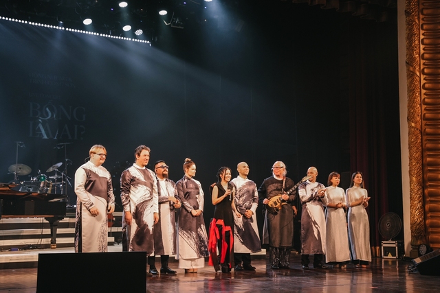 Hồng Nhung xúc động và thăng hoa trong Live Concert ‘Bống là ai?’ hát nhạc Trịnh  - Ảnh 13.