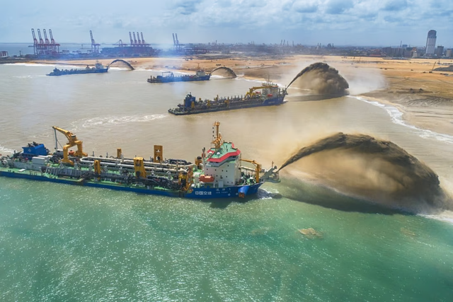 Trung Quốc đóng ‘siêu tàu xây đảo’ mới với công suất kỷ lục - Ảnh 1.
