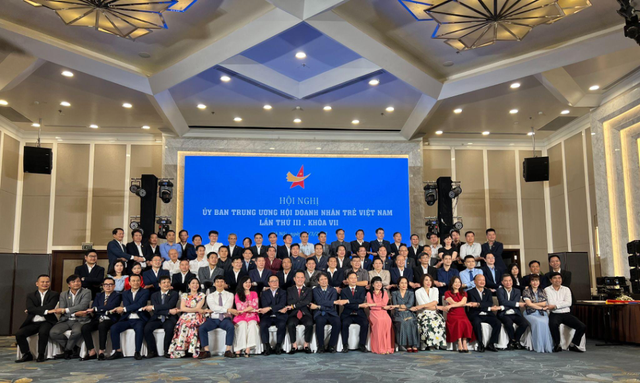 Tổng giám đốc FPT được bầu là Phó Chủ tịch Hội Doanh nhân trẻ Việt Nam - Ảnh 1.