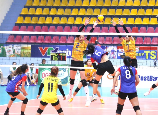 Sức rướn vượt trội, bóng chuyền nữ TP.HCM thắng Thanh Hóa ở vòng 1 giải VĐQG - Ảnh 1.