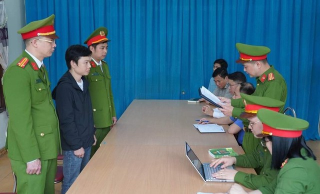 Bắt đăng kiểm viên bậc cao của Trung tâm đăng kiểm tỉnh Hà Giang - Ảnh 1.