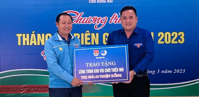 Tháng ba biên giới: Thực hiện công trình thắp sáng biên cương - Ảnh 2.