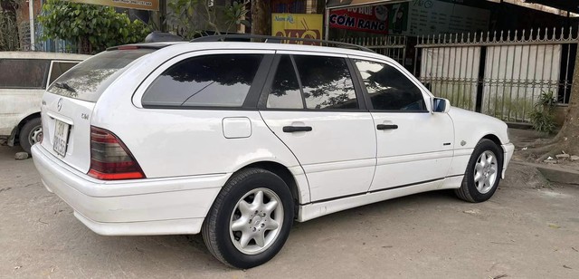 Xe hiếm Mercedes C220d dáng wagon, máy dầu 23 năm tuổi tại Việt Nam - Ảnh 2. Xe hiếm Mercedes C220d dáng wagon, máy dầu 23 năm tuổi tại Việt Nam - Ảnh 2.