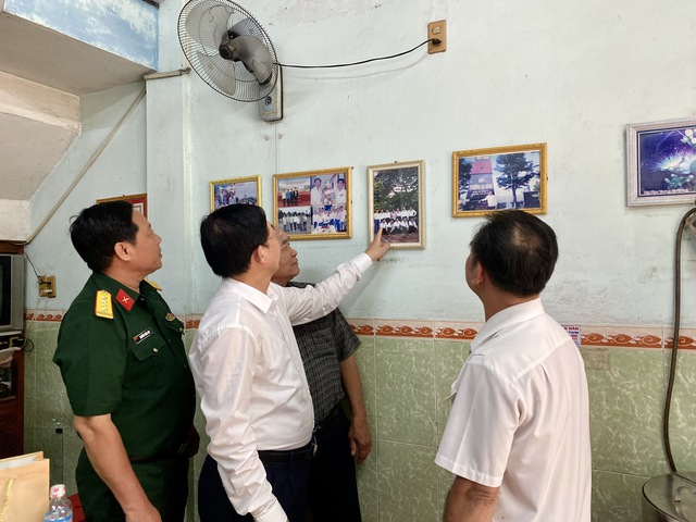 Bí thư Tỉnh ủy Bình Định thăm cựu chiến binh Gạc Ma - Ảnh 2.