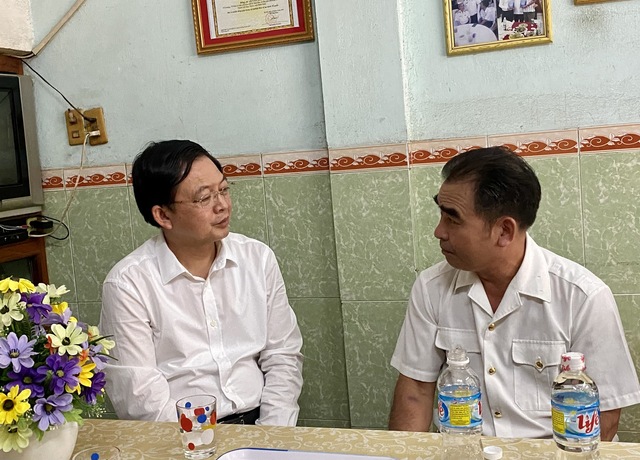 Bí thư Tỉnh ủy Bình Định thăm cựu chiến binh Gạc Ma - Ảnh 1.