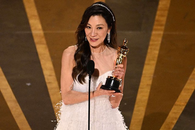 5 chiến thắng làm nên lịch sử tại Oscar 2023 - Ảnh 2.