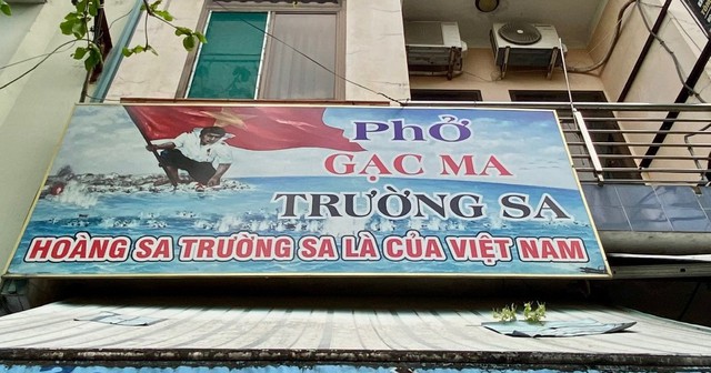 Quán phở của ông Lê Minh Thoa được đặt tên là phở Gạc Ma - Trường Sa