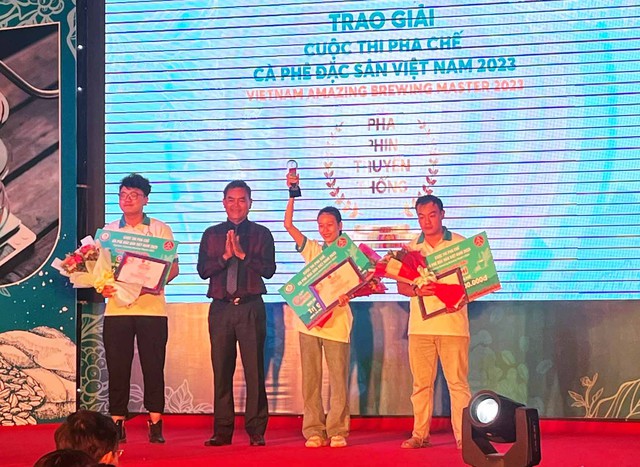 2 giải nhất tại cuộc thi pha chế cà phê đặc sản Việt Nam 2023 - Ảnh 1.