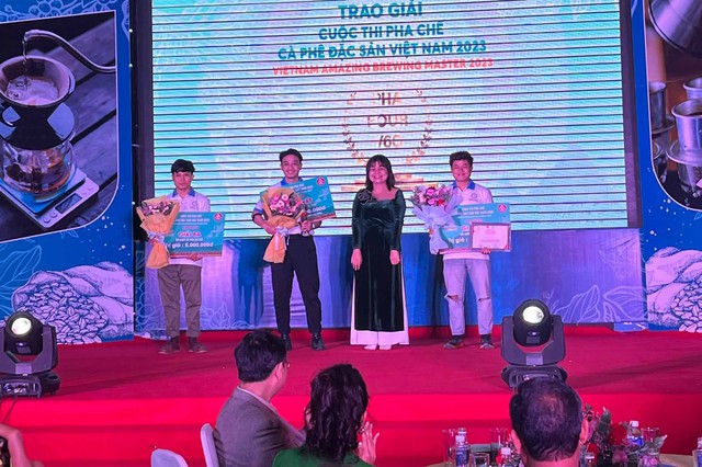 2 giải nhất tại cuộc thi pha chế cà phê đặc sản Việt Nam 2023 - Ảnh 2.