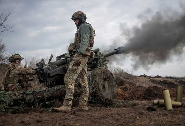 'Khó khăn kép' của Ukraine khi cùng lúc thiếu vũ khí và lính tinh nhuệ - Ảnh 1.